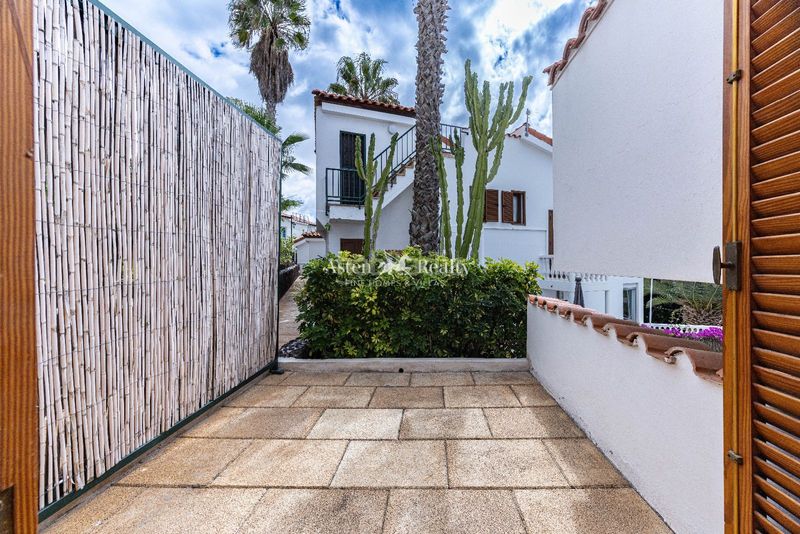 Foto fef54fc6-0961-4ef9-96f8-388648be45c4. Edificio en chayofa en Cabo Blanco Arona