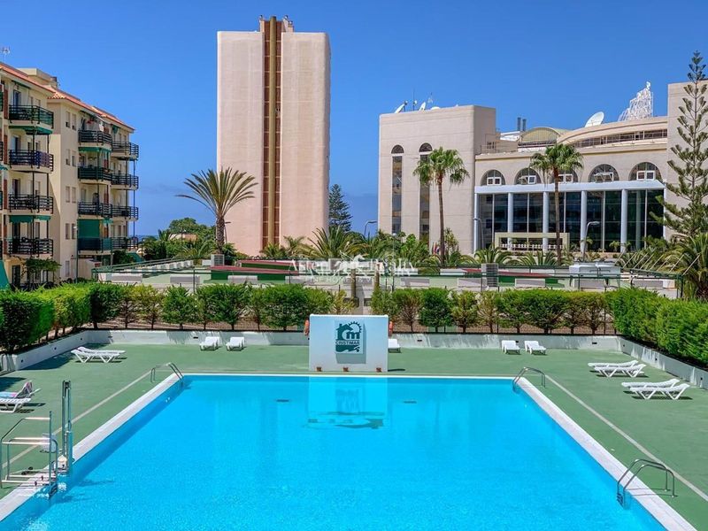 Foto 2f5d7b2b-7040-48ae-be73-34f7596ae4b9. Apartament amb aparcament piscina a Los Cristianos Arona