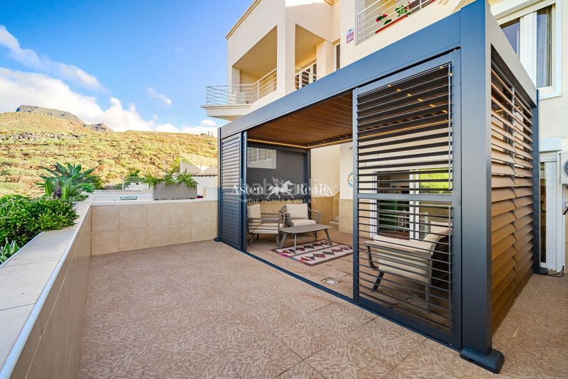 Foto 1164e616-12fc-4974-bbff-330a925c7652. Casa adossada amb aparcament piscina a Chayofa Arona