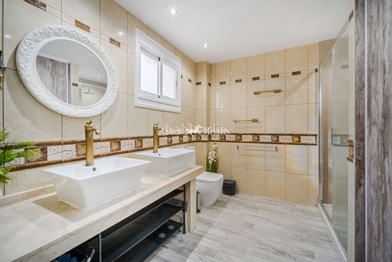 Foto 2b715bd3-7e47-4d3a-be3d-681bf8683929. Casa adossada amb aparcament piscina a Chayofa Arona