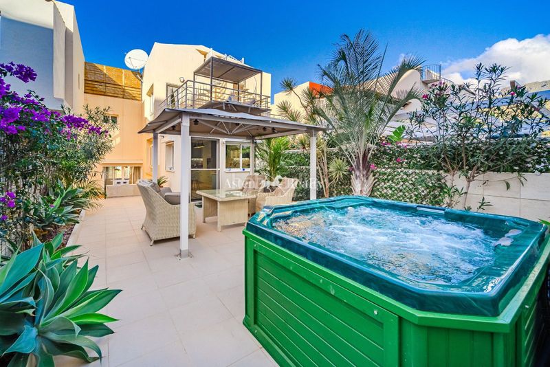 Foto 2d36fd03-2ee7-4317-9e9c-2361fe95d60c. Casa adossada amb aparcament piscina a Chayofa Arona