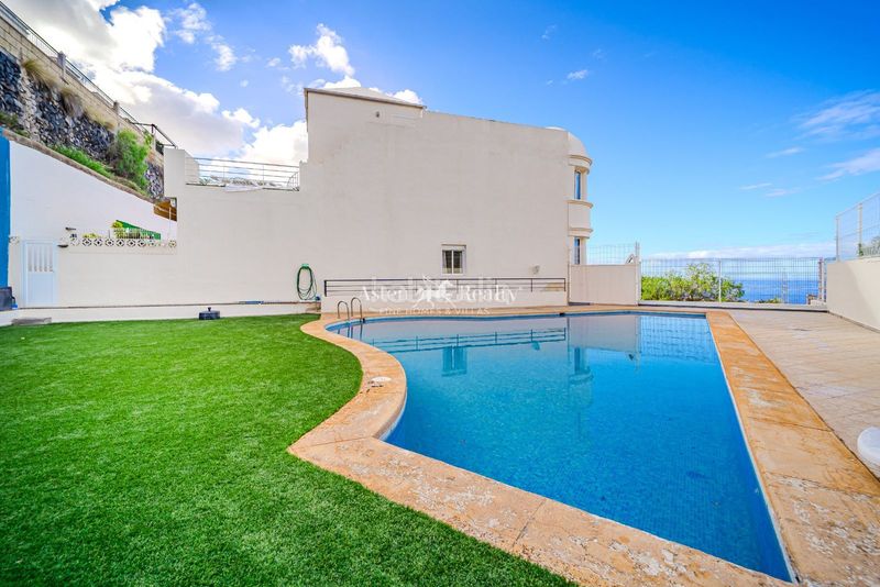 Foto 6ad1581e-8bfb-4883-8818-dcaf145bf76d. Casa adossada amb aparcament piscina a Chayofa Arona