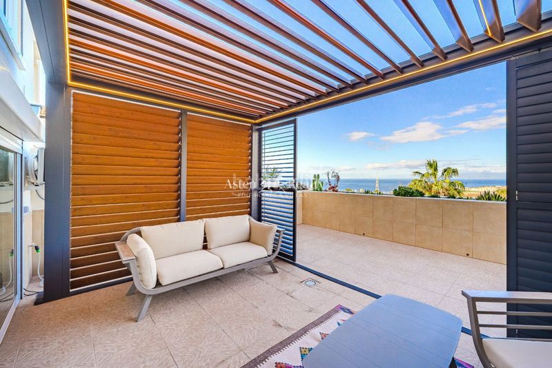 Foto 72036247-9542-4feb-aa5f-ccb98df88d82. Casa adossada amb aparcament piscina a Chayofa Arona