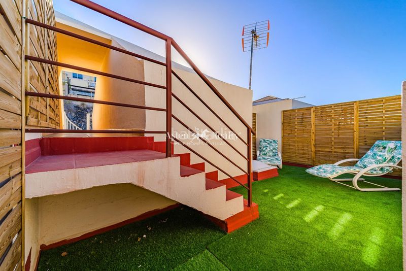 Foto 89ed24c8-d714-4b45-8b9a-decd8673d3fc. Casa adossada amb aparcament piscina a Chayofa Arona