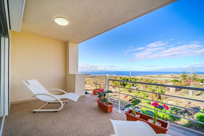 Foto b34a1258-d614-4a31-820f-727cc3e0e461. Casa adossada amb aparcament piscina a Chayofa Arona