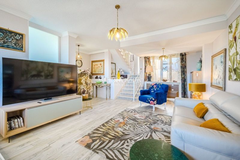 Foto fa693189-7524-4c82-8d16-76bb2f9c6925. Casa adossada amb aparcament piscina a Chayofa Arona