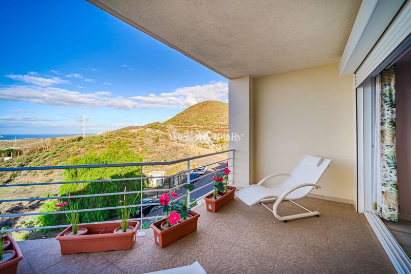 Foto ff4176b6-6fa4-465f-984d-b93607dfe15a. Casa adossada amb aparcament piscina a Chayofa Arona