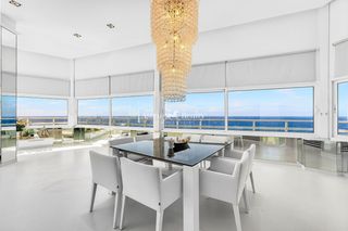 Attique à De los pueblos 25. Ático dúplex de lujo en primera línea del mar  costa adeje