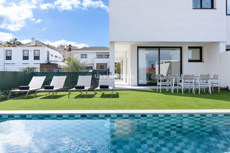 Foto 25404a96-5808-4f4c-a5c7-ddf45ff4d9ec. Casa aparellada amb aparcament piscina a La Quinta Santa Úrsula