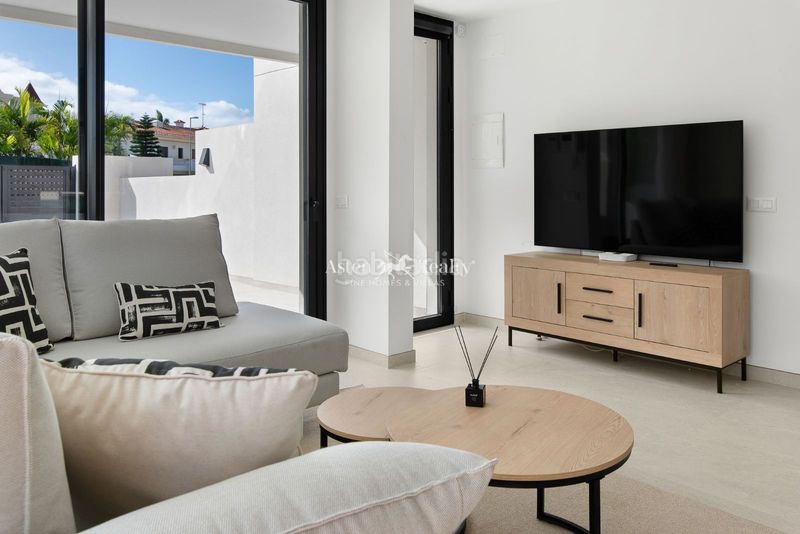 Foto b5367a4b-6199-4e86-9822-48f8ffa45e38. Casa aparellada amb aparcament piscina a La Quinta Santa Úrsula