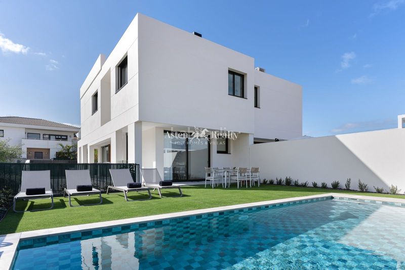 Foto b60d0086-b9fe-4de1-86a8-cdc6823fabf3. Casa aparellada amb aparcament piscina a La Quinta Santa Úrsula