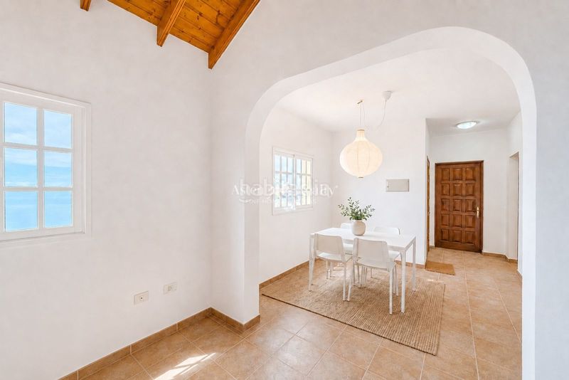 Foto 492feb30-cd6b-45a0-9972-be6525b33e1f. Casa amb aparcament a Guía de Isora interior Guía de Isora