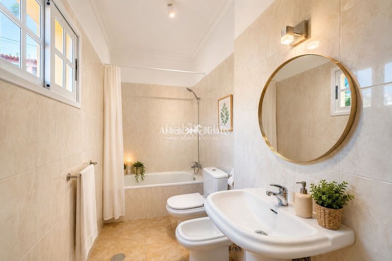 Foto f240abe4-9f11-4872-ba99-c4067a67615e. Casa amb aparcament a Guía de Isora interior Guía de Isora