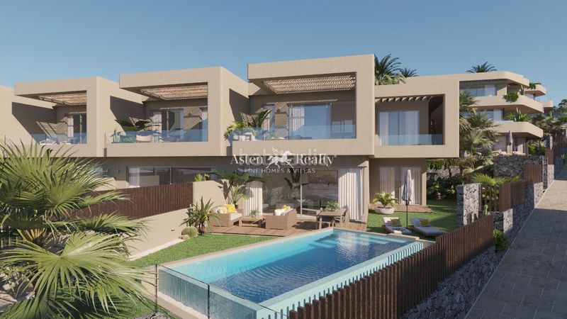 Foto 988e6fa1-2fa0-43ee-a6f8-b6aa6d0cbaed. Casa adossada amb calefacció aparcament piscina a Adeje
