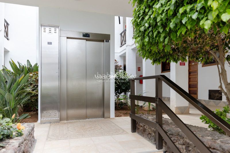 Foto 57dc3751-2b25-47df-8ead-8dd530c87537. Àtic amb piscina a Playa de las Américas Adeje