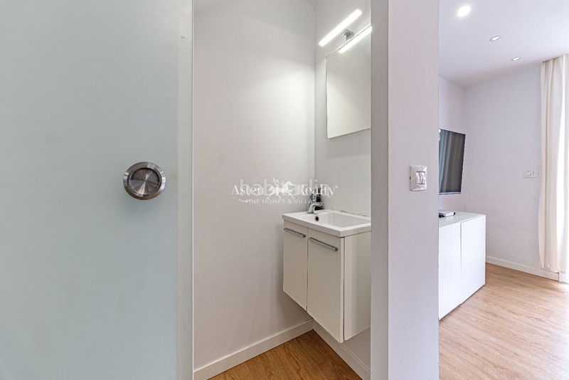 Foto be995c67-7e38-4a08-b58a-bfc5798cb2df. Àtic amb piscina a Playa de las Américas Adeje