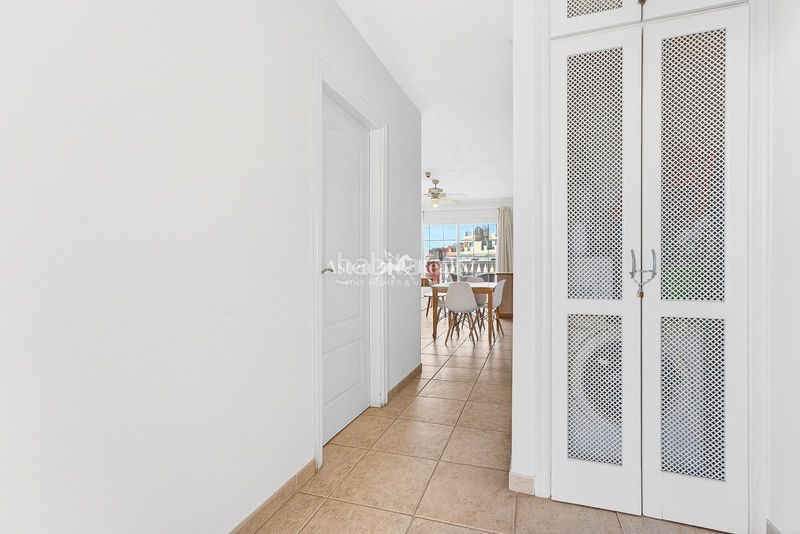 Foto 11e5f59d-a610-4f3e-a1d0-98e9c1833c94. Apartament amb piscina a Los Cristianos Arona