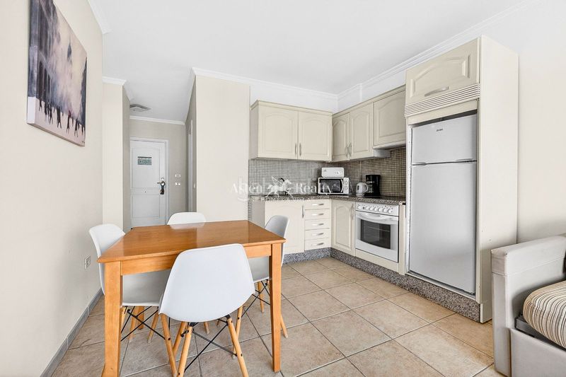 Foto 40714d0d-3cc4-4a13-bcda-5970564c3407. Apartament amb piscina a Los Cristianos Arona