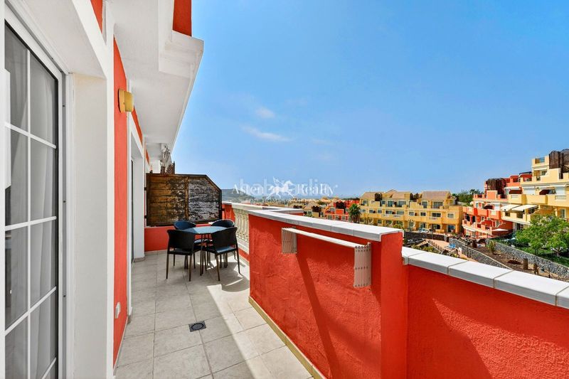 Foto 58477788-5a2a-47d5-a5af-8eaad2b2a2b1. Apartament amb piscina a Los Cristianos Arona