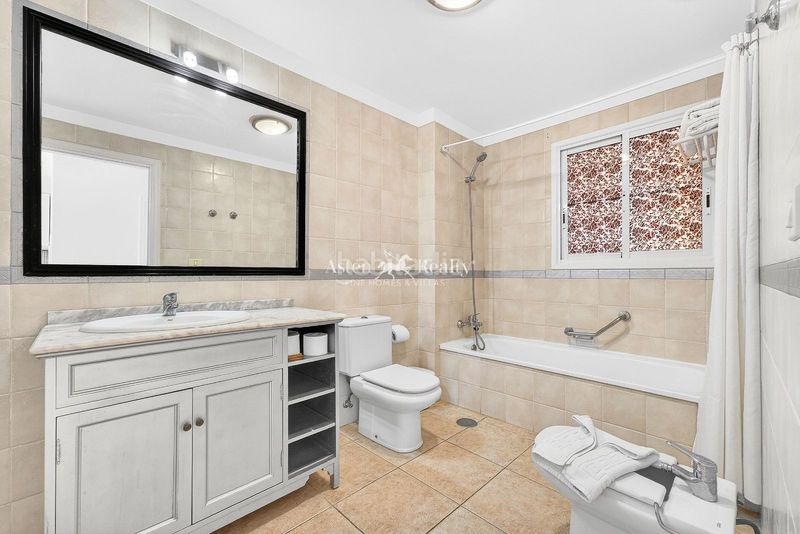 Foto 711ce028-1c61-406a-af7d-555bc5063771. Apartament amb piscina a Los Cristianos Arona