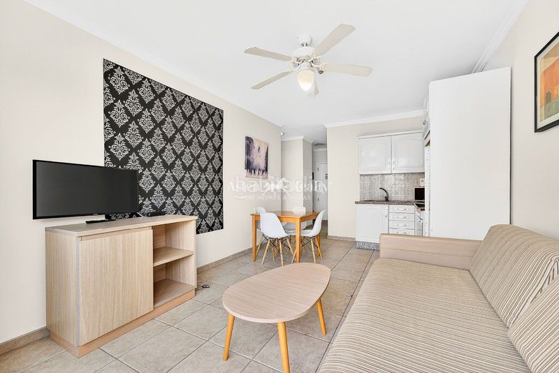 Foto 9d91a7f6-8e74-4a01-a23a-05729f4a9cca. Apartament amb piscina a Los Cristianos Arona
