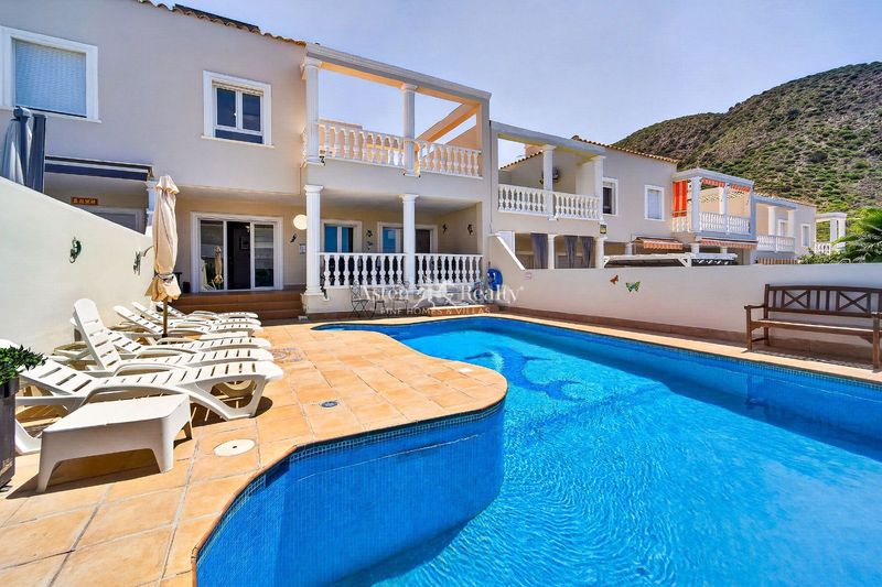 Foto 069aa45b-47b8-4a3a-9ac9-e04e576339e0. Casa amb aparcament piscina a Los Cristianos Arona