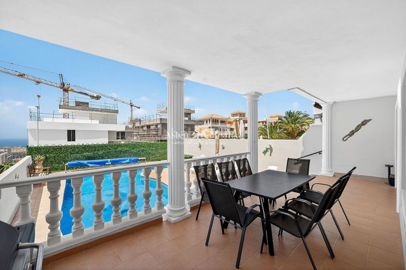 Foto 42d206b2-b313-4d3c-b643-0ee9a20a16d2. Casa amb aparcament piscina a Los Cristianos Arona