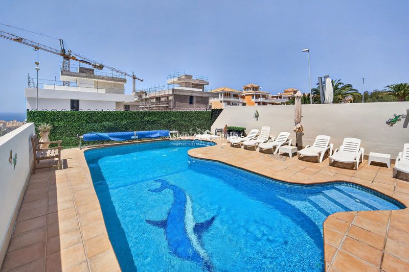 Foto 4599cd35-c2b4-46b4-b76b-b70540256892. Casa amb aparcament piscina a Los Cristianos Arona