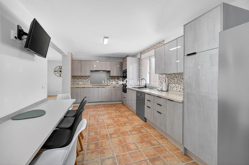 Foto 5555216d-5a5f-48ed-97c3-9b7d0fc9085a. Casa amb aparcament piscina a Los Cristianos Arona