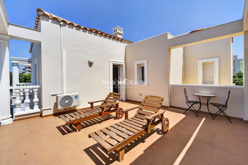 Foto 5cdc7d07-d379-4d7e-b940-f24ee82fda9b. Casa amb aparcament piscina a Los Cristianos Arona