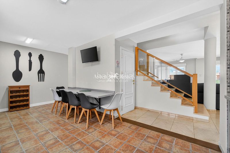 Foto ced0a943-4dcd-4863-a607-91222d73a5dd. Casa amb aparcament piscina a Los Cristianos Arona
