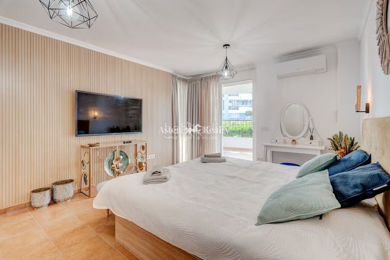 Foto 0ebd896c-51ca-4c48-9d29-74dbd41c9214. Apartament amb aparcament piscina a Los Cristianos Arona