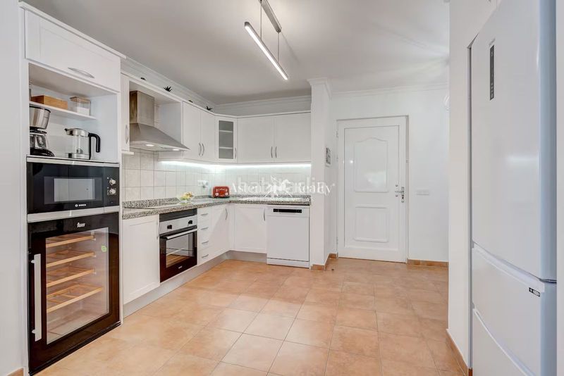 Foto 17323487-b77a-4eeb-af53-67147d6b3e3b. Apartament amb aparcament piscina a Los Cristianos Arona