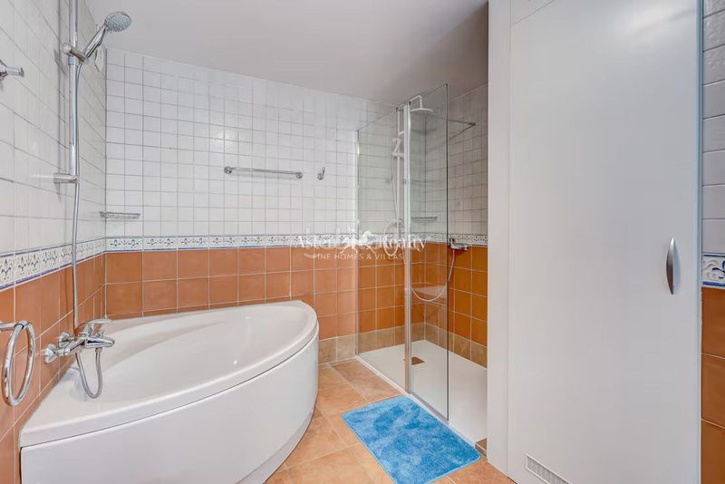 Foto 6d63ae3e-e0b9-4f16-9a1f-2e6e6ebe54a4. Apartament amb aparcament piscina a Los Cristianos Arona
