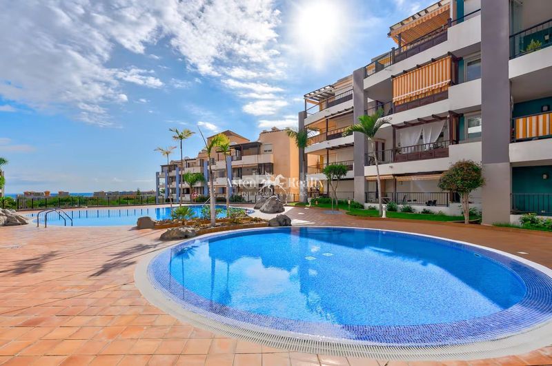 Foto 9d468fa2-3dfe-4495-84bf-2b96f488d724. Apartament amb aparcament piscina a Los Cristianos Arona
