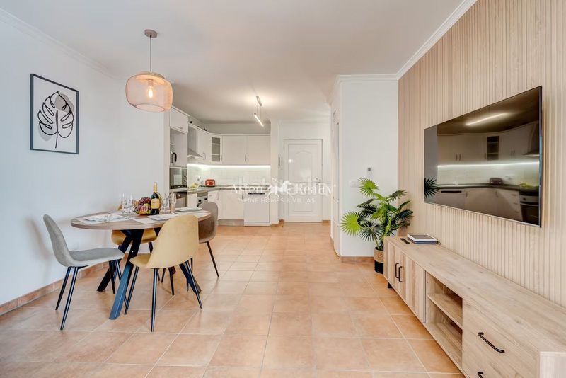 Foto eb92fd97-23e8-4911-9a0a-3b7483f95cea. Apartament amb aparcament piscina a Los Cristianos Arona
