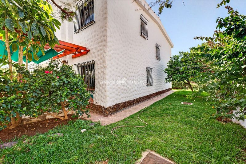 Foto 90d4afaa-5006-4abf-b301-33297ac2ad90. Casa aparellada amb aparcament piscina a Torviscas Bajo Adeje
