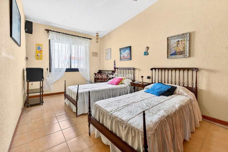Foto d9e0f228-6581-4c4f-a945-c42ee0627e40. Casa aparellada amb aparcament piscina a Torviscas Bajo Adeje