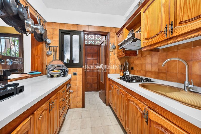 Foto db85d548-3835-4ee9-b05c-df7409c68725. Casa aparellada amb aparcament piscina a Torviscas Bajo Adeje