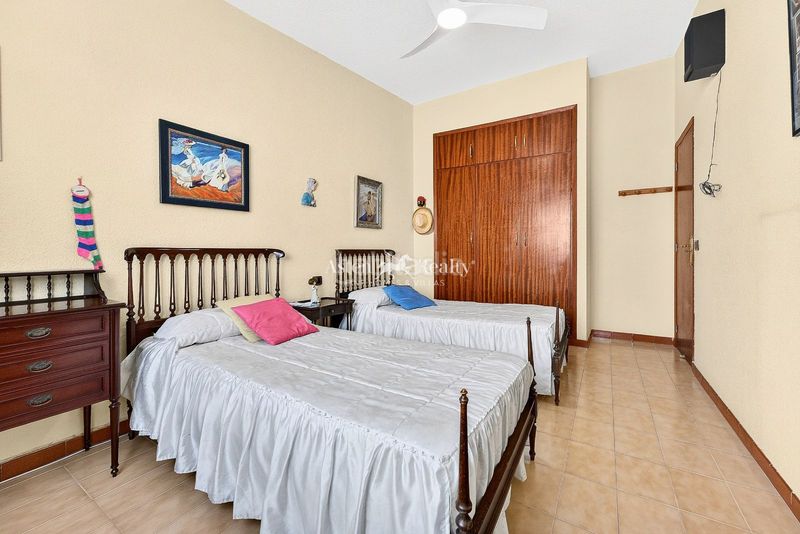 Foto dbb22c99-574a-4965-b5ab-aad1d233f23c. Casa aparellada amb aparcament piscina a Torviscas Bajo Adeje