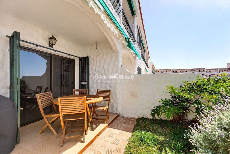 Foto fda8585f-2a9f-4ecf-9274-130fae1bcd15. Casa aparellada amb aparcament piscina a Torviscas Bajo Adeje