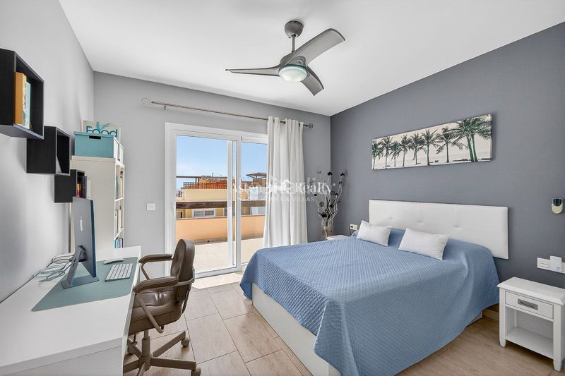 Foto f54ce099-f300-44e8-b6c8-6bd0d1e7c96f. Casa adossada amb calefacció aparcament piscina a Adeje