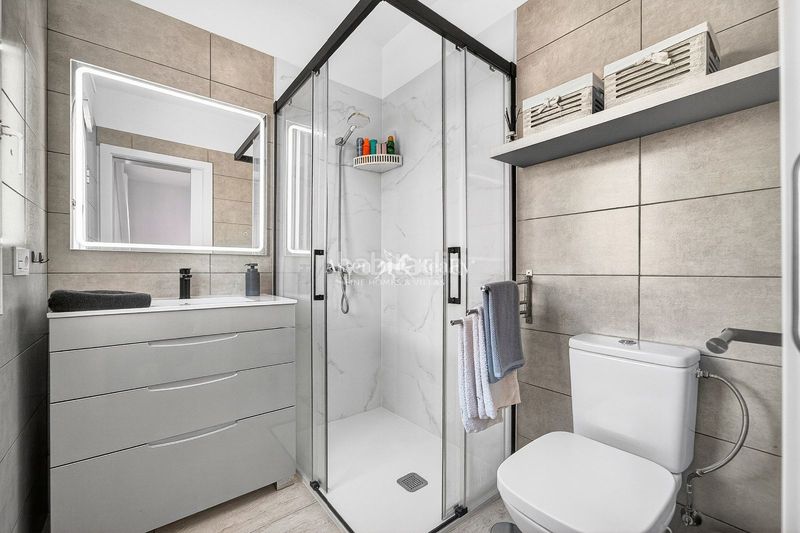 Foto f7c716c9-cb8b-4a34-b31b-b9701ec9242a. Casa adossada amb calefacció aparcament piscina a Adeje