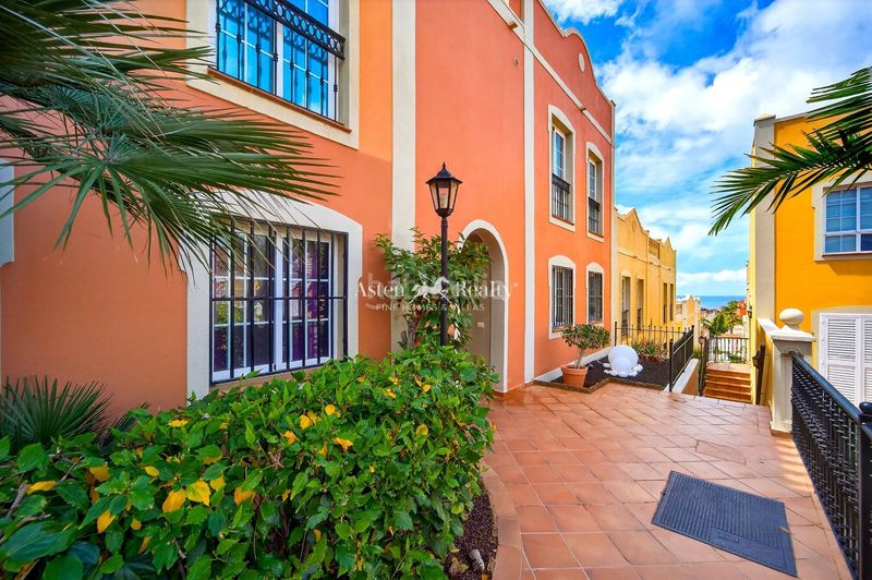 Foto 2487d03d-4b77-4605-84d0-145d95330783. Àtic amb aparcament piscina a Palm - Mar Arona