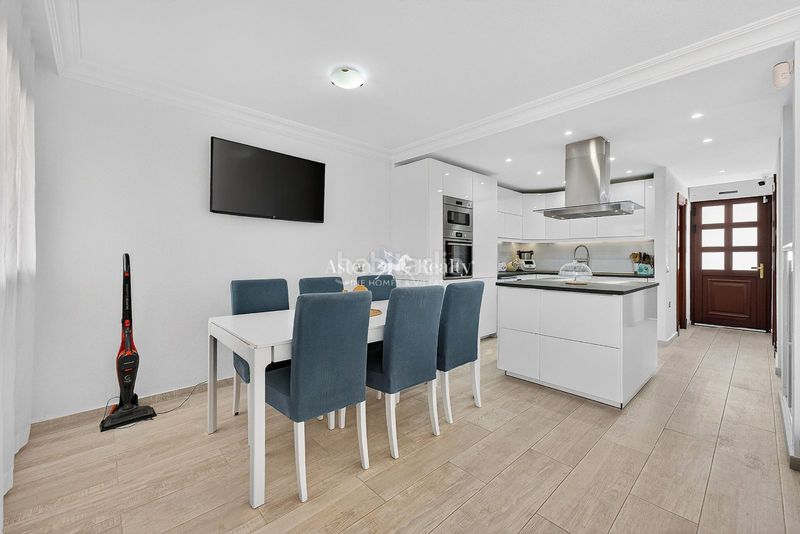 Foto 4a1c8c30-b47a-47bf-8c8e-7393f369a9ec. Dúplex amb aparcament a Playa Fañabé Alto Adeje