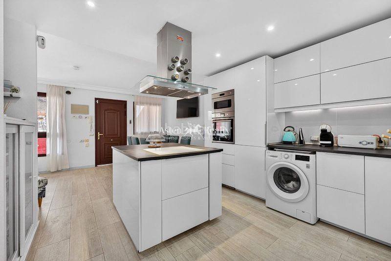 Foto 930c9cc8-c562-4359-917f-ff464d774a40. Dúplex amb aparcament a Playa Fañabé Alto Adeje