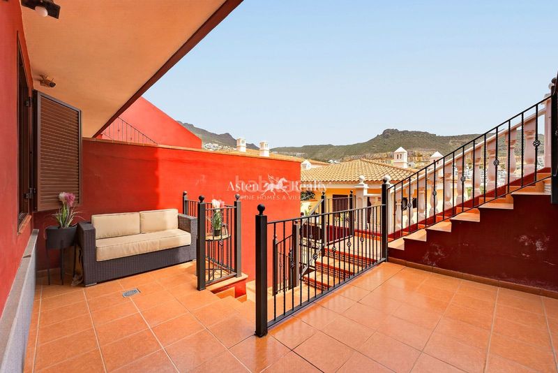 Foto acb1c196-ea2e-48a9-9a12-753c8e7cb0c8. Dúplex amb aparcament a Playa Fañabé Alto Adeje