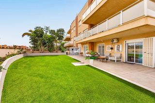 Apartament  Cordón. Vida luminosa con jardín privado y acabados elegantes.