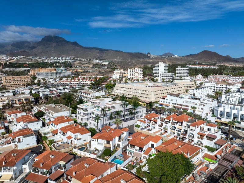 Foto f32b88cf-c472-442e-bef7-e34ea8fd4f79. Apartament amb aparcament piscina a Playa de las Américas Arona