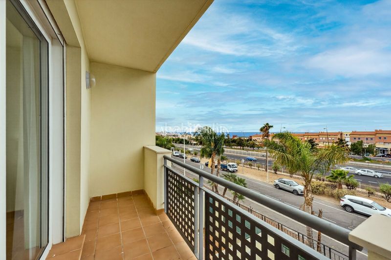 Foto 4e81897f-6fe6-4ca6-8b73-a4d24bb5fe56. Casa adossada amb aparcament piscina a Playa Fañabé Alto Adeje